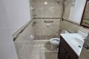 1555 W 44th Pl, Hialeah, FL 33012 - Photo 10