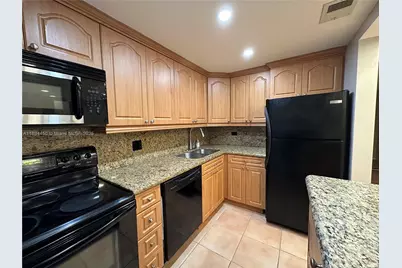 3650 Inverrary Dr #3Y-G, Lauderhill, FL 33319 - Photo 4