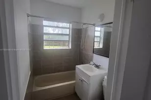 1402 NW 13th Ct, Fort Lauderdale, FL 33311 - Photo 4
