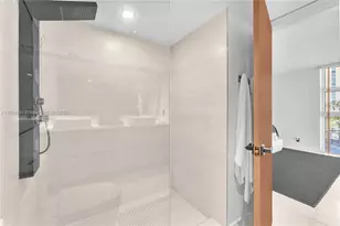 100 Bayview Dr, Sunny Isles Beach, FL 33160 - Photo 18