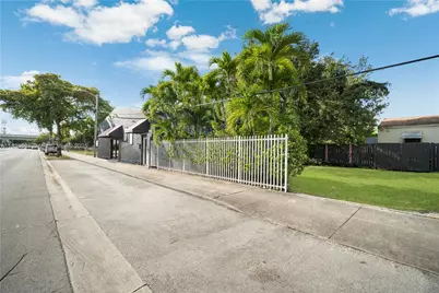 1121 NW 29th St, Miami, FL 33127 - Photo 2