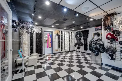 1121 NW 29th St, Miami, FL 33127 - Photo 2