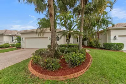 2553 Bay Pointe Dr, Weston, FL 33327 - Photo 4