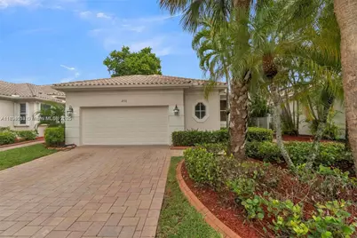 2553 Bay Pointe Dr, Weston, FL 33327 - Photo 2