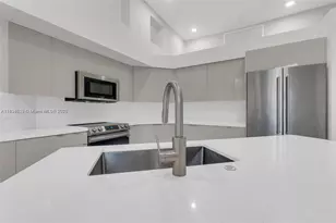 2553 Bay Pointe Dr, Weston, FL 33327 - Photo 8