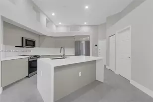 2553 Bay Pointe Dr, Weston, FL 33327 - Photo 6