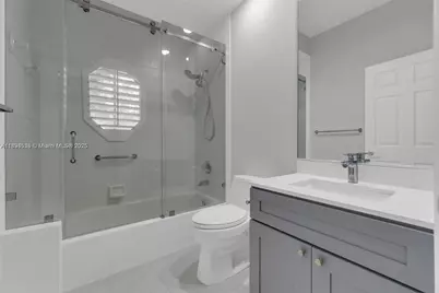 2553 Bay Pointe Dr, Weston, FL 33327 - Photo 28