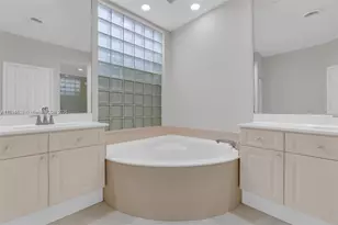 2553 Bay Pointe Dr, Weston, FL 33327 - Photo 18