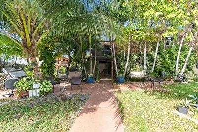 2450 W 67th Pl #13-12, Hialeah, FL 33016 - Photo 2