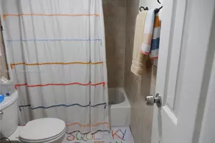 16000 Kilmarnock Dr, Miami Lakes, FL 33014 - Photo 12