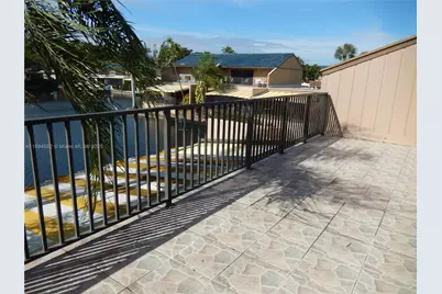 16000 Kilmarnock Dr, Miami Lakes, FL 33014 - Photo 24