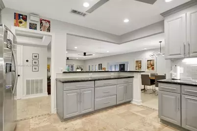 1128 W Cypress Dr #V-15, Pompano Beach, FL 33069 - Photo 10