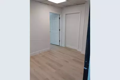 285 NW 27th Ave, Miami, FL 33125 - Photo 2