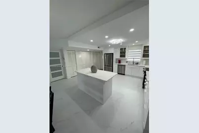 150 S Hollybrook Ter #303, Pembroke Pines, FL 33025 - Photo 2