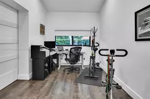 2484 SW 25th St, Miami, FL 33133 - Photo 32