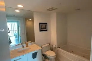 55 SE 6th St, Miami, FL 33131 - Photo 4