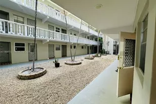 330 SE 2nd St, Hallandale Beach, FL 33009 - Photo 24