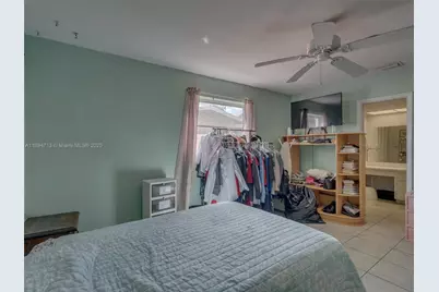 4233 NW 38th Ave, Lauderdale Lakes, FL 33309 - Photo 8