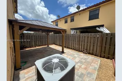 158 SE 34th Ter, Homestead, FL 33033 - Photo 4