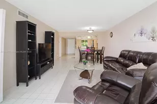 605 Oaks Dr, Pompano Beach, FL 33069 - Photo 8