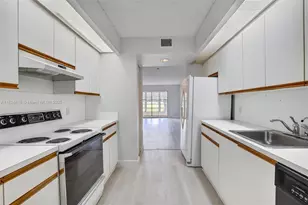 701 SW 128th Ave, Pembroke Pines, FL 33027 - Photo 8