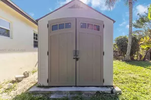 2411 SW 50th Terrace, Fort Lauderdale, FL 33317 - Photo 16