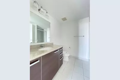 185 SW 7th St #2411, Miami, FL 33130 - Photo 10