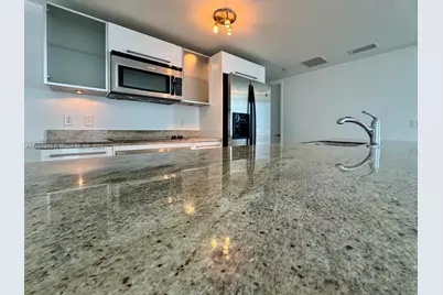 185 SW 7th St #2411, Miami, FL 33130 - Photo 4