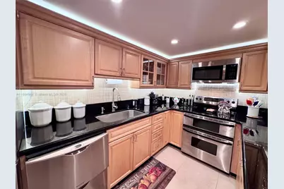 6061 Collins Ave #10C, Miami Beach, FL 33140 - Photo 20