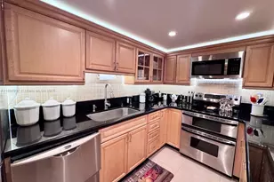 6061 Collins Ave, Miami Beach, FL 33140 - Photo 20