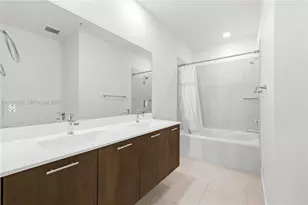8265 NW 41st St, Doral, FL 33166 - Photo 18