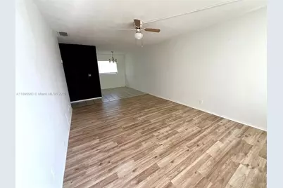 281 NE 40th St #7, Oakland Park, FL 33334 - Photo 2