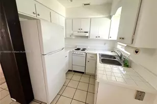 281 NE 40th St, Oakland Park, FL 33334 - Photo 4