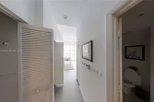 253 NE 2nd St, Miami, FL 33132 - Photo 4