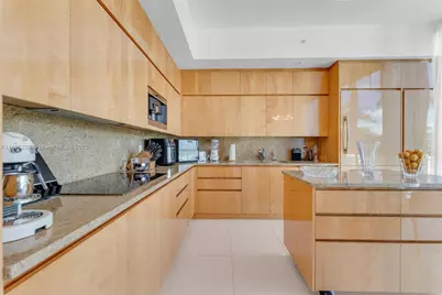 50 S Pointe Dr #705, Miami Beach, FL 33139 - Photo 12