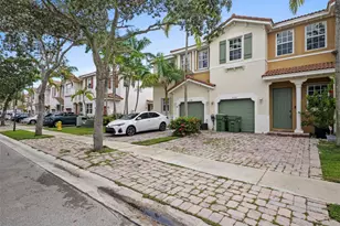 2104 NE 3rd Ct, Homestead, FL 33033 - Photo 2