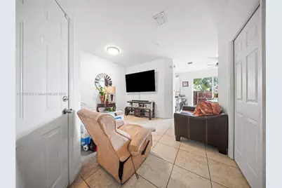 2104 NE 3rd Ct, Homestead, FL 33033 - Photo 10