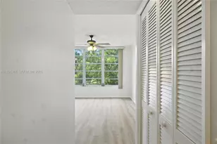 3850 Oaks Clubhouse Dr, Pompano Beach, FL 33069 - Photo 14