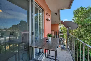 458 SW 9th St, Miami, FL 33130 - Photo 6