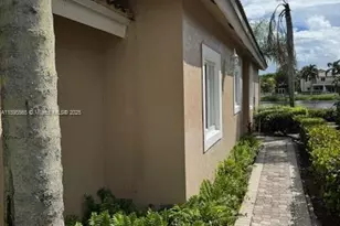 15880 SW 12th St, Pembroke Pines, FL 33027 - Photo 2