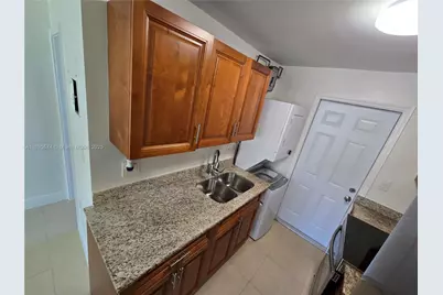 716 NW 14th Way #A, Fort Lauderdale, FL 33311 - Photo 8