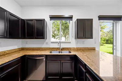 21416 NW 13th Pl, Miami Gardens, FL 33169 - Photo 12