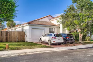 10397 SW 16th St, Pembroke Pines, FL 33025 - Photo 2