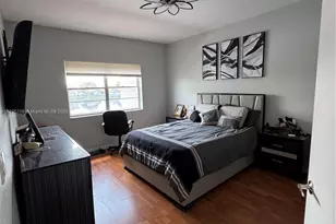 8270 NW 191st Ln, Hialeah, FL 33015 - Photo 8