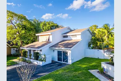 8211 SW 39th Ct, Davie, FL 33328 - Photo 1