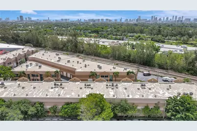 20129 NE 16th Pl #20129, Miami, FL 33179 - Photo 32