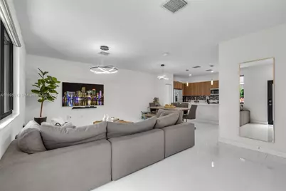 4963 NW 83rd Path #4963, Doral, FL 33166 - Photo 4