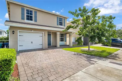 555 NE 6th Ct, Florida City, FL 33034 - Photo 2