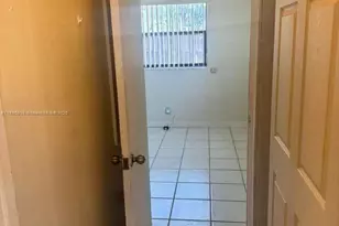 2345 NW 28th St, Oakland Park, FL 33311 - Photo 18