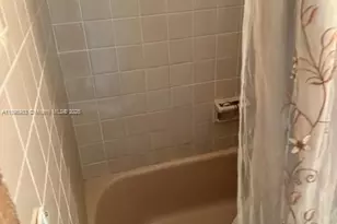 2345 NW 28th St, Oakland Park, FL 33311 - Photo 32